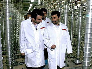 Ahamdinejad en planta de enriquecimiento iraní